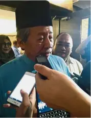  ??  ?? No contact: Anifah, speaking to reporters after a ‘buka puasa’ event, has no idea where his brother Musa is.