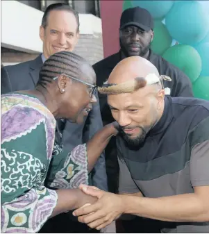  ?? PICTURE: GCINA NDWALANE ?? WARM WELCOME: US rapper Common talks to Aids Healthcare Foundation board member Cynthia Davies, as the foundation’s president, Michael Weinstein, looks on. They were at Ithembalab­antu Clinic in Umlazi yesterday. Also pictured is Common’s bodyguard.