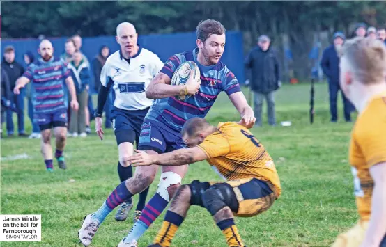  ?? SIMON TAYLOR ?? James Windle on the ball for Farnboroug­h