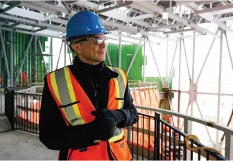  ?? PHOTO TYLER WALSH/
TOURISM WINNIPEG ?? MIDDLE
Architect Michael Maltzan on the WAG Inuit Art Centre constructi­on site in October 2019