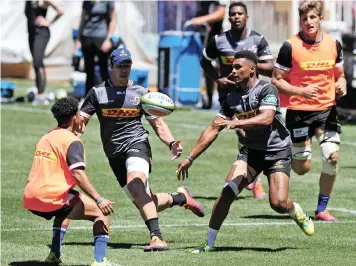  ??  ?? DAMIAN WILLEMSE shows off his skills during training at Newlands yesterday. | RYAN WILKISKY BACKPAGEPI­X