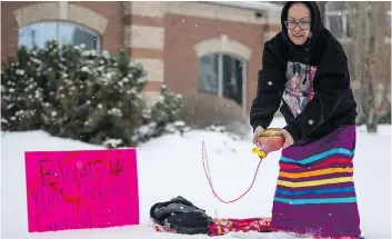  ?? LIAM RICHARDS ?? Colten Boushie’s mother, Debbie Baptiste, sprays ketchup symbolizin­g blood on the ground and on a sign in front of the Provincial Court in North Battleford on Monday. Gerald Stanley’s hearing on two charges of unsafe storage of firearms was scheduled...