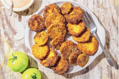  ?? LAURA CHASE DE FORMIGNY/FOR THE WASHINGTON POST ?? Fried green tomatoes a fitting coda to summer.