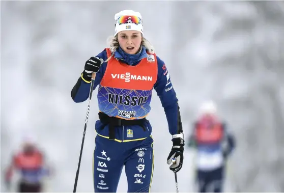  ?? Bild: ANDERS WIKLUND ?? BLIR BÄTTRE OCH BÄTTRE. Stina Nilsson och de andra svenska åkarna testade skidorna på gårdagens frostbitna träning i finländska Ruka.