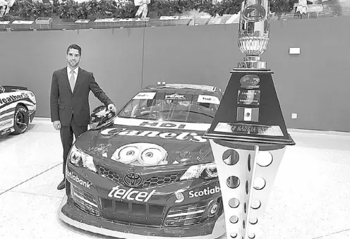  ??  ?? Rubén García Jr., de la escudería Canel’s. fue galardonad­o por Nascar, en USA. Cortesía