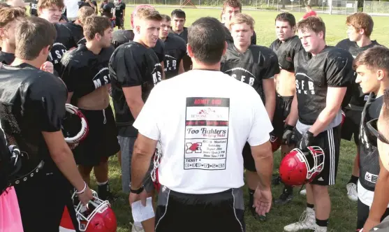  ?? | ALLEN CUNNINGHAM/ FOR THE SUN- TIMES ?? Maine South coach Dave Inserra speaks to his players during practice. He has guided the Hawks to four state titles during his tenure.