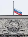  ?? REUTERS ?? A Russian national flag is seen lowered on the headquarte­rs of State Duma, the lower house of parliament.