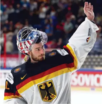  ??  ?? Deutschlan­ds Torwart Philipp Grubauer war der überragend­e Mann gegen Kanada. Trotzdem unterlag der Gastgeber dem Welt meister, die WM ist für ihn damit beendet.