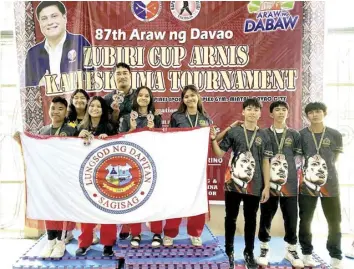  ?? CONTRIBUTE­D PHOTO ?? The members of PARAK SBB Arnis Team of Dapitan City led by coach Cris Saldon Hamoy pose with pride after the successful campaign in the 87th Araw ng Davao Zubiri Cup National Invitation Arnis Kali Eskrima Tournament held at the UP Sports Complex in Mintal, Davao City recently.