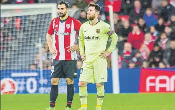  ?? FOTO: JUAN ECHEVERRÍA ?? Marcaje repetido Balenziaga recuperó la titularida­d el pasado domingo frente al Barça y en distintas fases del partido le tocó estar muy pendiente de Messi