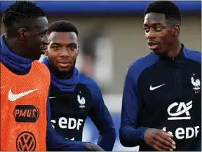  ??  ?? Non, Mendy, Lemar et Dembélé ne discutent pas de leur vote dimanche.