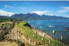  ?? ?? 加路蘭遊憩區，以生態工法開發，成為自然與藝術氣息兼­備的海岸。