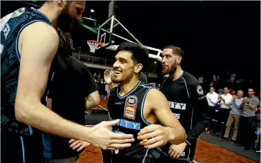  ?? ANTHONY AU-YEUNG/GETTY IMAGES ?? Shea Ili celebrates with team-mates after helping the Breakers to a fifth straight win.