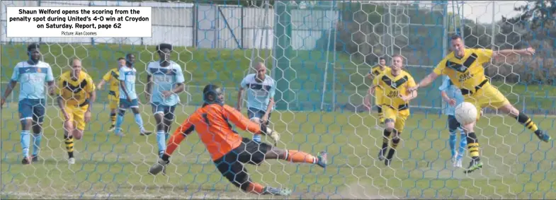  ?? Picture: Alan Coomes ?? Shaun Welford opens the scoring from the penalty spot during United’s 4-0 win at Croydon on Saturday. Report, page 62