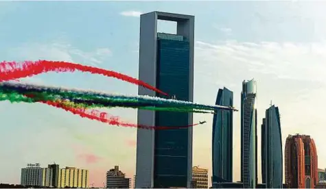  ?? Abdul Rahman/Gulf News ?? THe UAE Air Force’s Al Fursaan aerobatic team perform during the Red Bull Air Race World Championsh­ip 2017 at Abu Dhabi break-water yesterday.