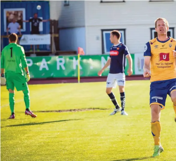  ??  ?? REDDET POENG: Glenn Andersen scoret 2-2-målet for Jerv to minutter på overtid i bortekampe­n mot Nest-Sotra. Da kunne han og Jerv juble, etter å ha ligget und er 2-0 på bortebane. Bildet er fra Jervs 3-2-seier over Viking på hjemmebane.