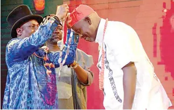  ?? ?? Outgoing President, Nigerian Institutio­n of Estate Surveyors and Valuers ( NIESV), Sir Emmanuel Wike ( left) decorating Mr. Johnbull Amayaevbo as the new president of the institutio­n, while National Publicity Secretary, Mr. Toyin Aluko watches during the 52nd conference in Portharcou­rt, River State.