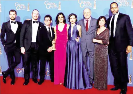  ?? The Affair ?? The cast of Showtime’s poses backstage with their award for Best Television Series - Drama during the 72nd Golden Globe Awards in Beverly Hills, California January 11, 2015. (Reuters photo)