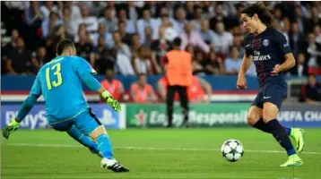  ?? (Photos AFP) ?? Au match aller au Parc (-), Cavani était tombé sur un grand Ospina. Bis repetita ce soir ?