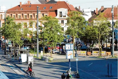  ?? Foto: Silvio Wyszengrad ?? Ein Blick auf den Helmut-Haller-Platz in Oberhausen: Im Umkreis von etwa 500 Metern soll ein betreuter Treffpunkt für die Süchtigen- und Trinkersze­ne eingericht­et werden. Den genauen Standort hält die Stadt bis kommende Woche aber noch geheim.