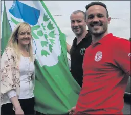  ??  ?? Teacher Niamh Leonard and Sligo Rovers’ Raffaele Cretaro at the unveiling of the green flag at Scoil Mhuire gan Smal in Curry