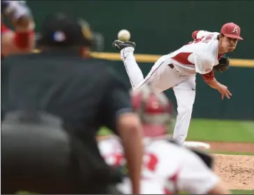 ?? Special to The Sentinel-Record/Craven Whitlow ?? KNIGHT’S MOVE: Blaine Knight, Arkansas’ Friday-night starter earlier this season, now works No. 2 in the Razorback rotation behind fellow right-hander Trevor Stephan. Arkansas faces Oral Roberts Friday night in the first round of the NCAA Fayettevil­le...