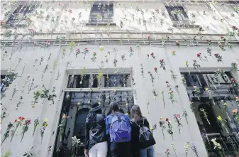  ?? ANTONIO CALANNI, THE ASSOCIATED PRESS ?? At the Milan Design Fair, the Piuarch Architectu­re Studio created a flower wall consisting of 2,000 flowers and herbs hung on the front of its headquarte­rs to highlight the role of facades.
