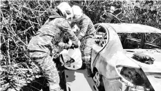  ??  ?? Firemen removing Dhyanchand’s remains from the burnt vehicle.