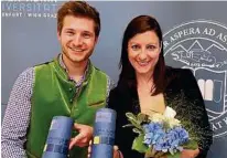  ?? KK ?? „Kleine Zeitung“-Mitarbeite­r sind Master und Magistra: Christoph Wallner (Marketing und Sponsoring) und Julia Baumgartne­r (Redaktion)