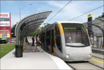  ?? CITY OF HAMILTON ?? Artist concept of Hamilton LRT car and station stop in the west end.