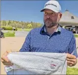  ?? Pete Dougherty / Special to the Times Union ?? Northeaste­rn Newyork PGA stroke play champion Scott Berliner holds his towel, with its flamingo logo made in memory of his stepmother, who died in February.