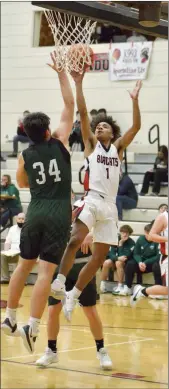  ?? PILOT PHOTO/RON HARAMIA ?? O-D’S Gavin Sabo drives in for two of his 24 points Monday night.