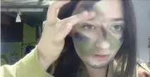  ?? (YouTube) ?? A SCREENSHOT from Hannah Laskow Defore’s camo makeup tutorial.