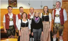  ?? Foto: Claudia Ambrosch ?? Der Vorstand des Musikverei­ns Kaufering bekam vier neue Mitglieder.