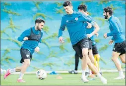  ?? FOTO: JUAN ECHEVERRÍA ?? Listos
Unai López y Vesga se preparan en Lezama