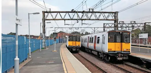  ?? ANTONY GUPPY. ?? The new bay Platform 6 is under constructi­on to the left at Shenfield station on October 10 2015, as 315830 and 315854 form MTR Crossrail Metro services.