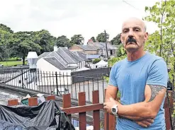  ?? ?? Hitting out Above, resident Don Ritchie and the takeaway premises on Borestone Road, Stirling, right