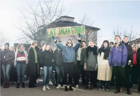  ?? FOTO: KAROLINE MONTERO ARAYA ?? STÄLLER UPP. Elever på Globala gymnasiet höll i veckan skolstrejk för att Jagaa Itgelts ska få stanna i Sverige.
