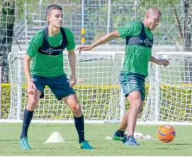  ?? FOTO ?? En la imagen aparece Felipe Aguilar junto a Henríquez, que tendrá otro compañero de zaga ante Botafogo.