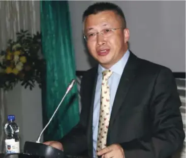  ??  ?? Chinese deputy ambassador to Zimbabwe Zhao Baogang