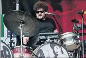  ?? Amy Harris Invision / AP ?? MUSICIAN Richard Swift performs with the Arcs at Chicago’s Lollapaloo­za in 2016. He died July 3.