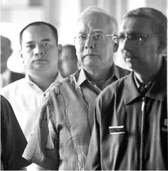  ??  ?? Former prime minister Datuk Seri Najib Tun Razak (centre) at the Kuala Lumpur Courts Complex to give moral support to Umno president Datuk Seri Dr Ahmad Zahid Hamidi who is facing prosecutio­n. - Bernama photo