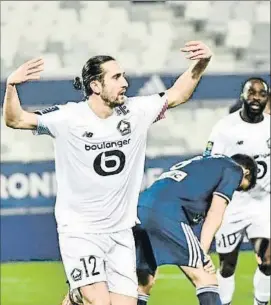  ?? FOTO: TWITTER ?? El turco Yusuf Yazici, delantero del Lille, celebra su gol ante el Girondins