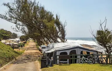  ??  ?? HALF MILE BEACH. Scottburgh’s beach is around 800 m long and Seewinde Laan is practicall­y on the water. Other than this beach some holidaymak­ers head to Scottburgh – the town – where there is another beach and several restaurant­s with lovely lawns and palm trees plus other interestin­g things to see.