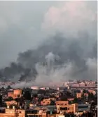  ?? AFP ?? Foto tomada desde Rafah muestra el humo sobre Khan Yunis, en el sur de Gaza.