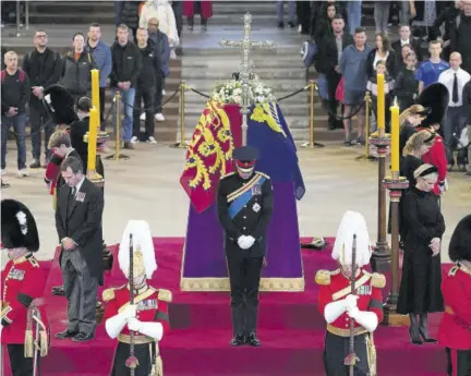  ?? ?? Queen Elizabeth II ‘s grandchild­ren, clockwise from front centre, Prince William, the Prince of Wales, Peter Phillips; James, Viscount Severn; Princess Eugenie, Prince Harry, the Duke of Sussex, Princess Beatrice; Lady Louise Windsor; and Zara Tindall bow during the vigil of The Queen’s grandchild­ren, as they stand by the coffin of Queen Elizabeth II, while it lies in state, in Westminste­r Hall at the Palace of Westminste­r, London, Saturday, ahead of her funeral on Monday.