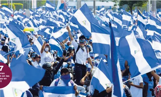  ?? AP ?? Un mar de banderas nicaragüen­ses fueron agitadas por millares de personas que se manifestar­on pacíficame­nte, ayer en Managua, para repudiar la represión gubernamen­tal contra las protestas sociales y demandar la salida del poder del presidente Daniel...