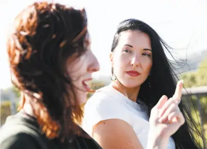  ?? Photos by Scott Strazzante / The Chronicle ?? Shannon R. Davis (right), a member of California Shakespear­e Theater’s Artist Circle, talks about projects with LeeAnn Dowd. The money gave Davis the freedom to look for “opportunit­ies where I could find more joy,” she says.