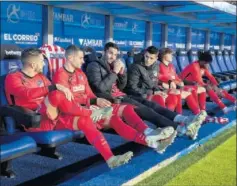  ??  ?? Koke, Vitolo, Adán, Morata, Riquelme y Thomas, en Vitoria.