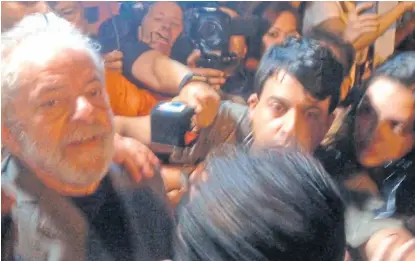  ?? Afp ?? Lula, anteayer, al dejar la sede sindical, en San Pablo